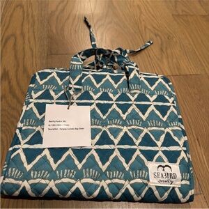Hanging toiletry bag